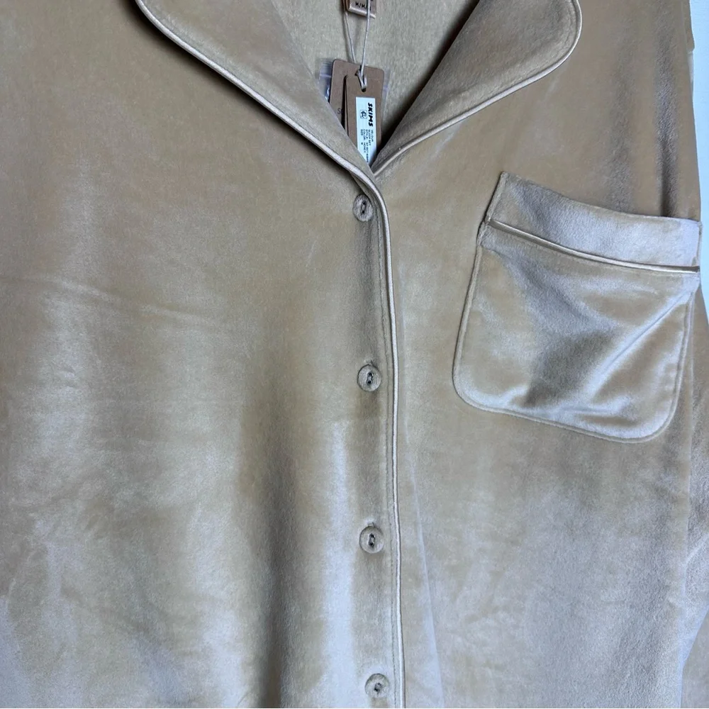 SKIMS Velour Long Sleeve Sleep Shirt Honey Medium NWT Soft Lounge Pajama Top - Picture 10 of 13